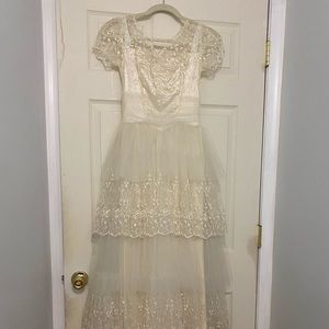 Vintage gown 1950’s lace & and tall layer.